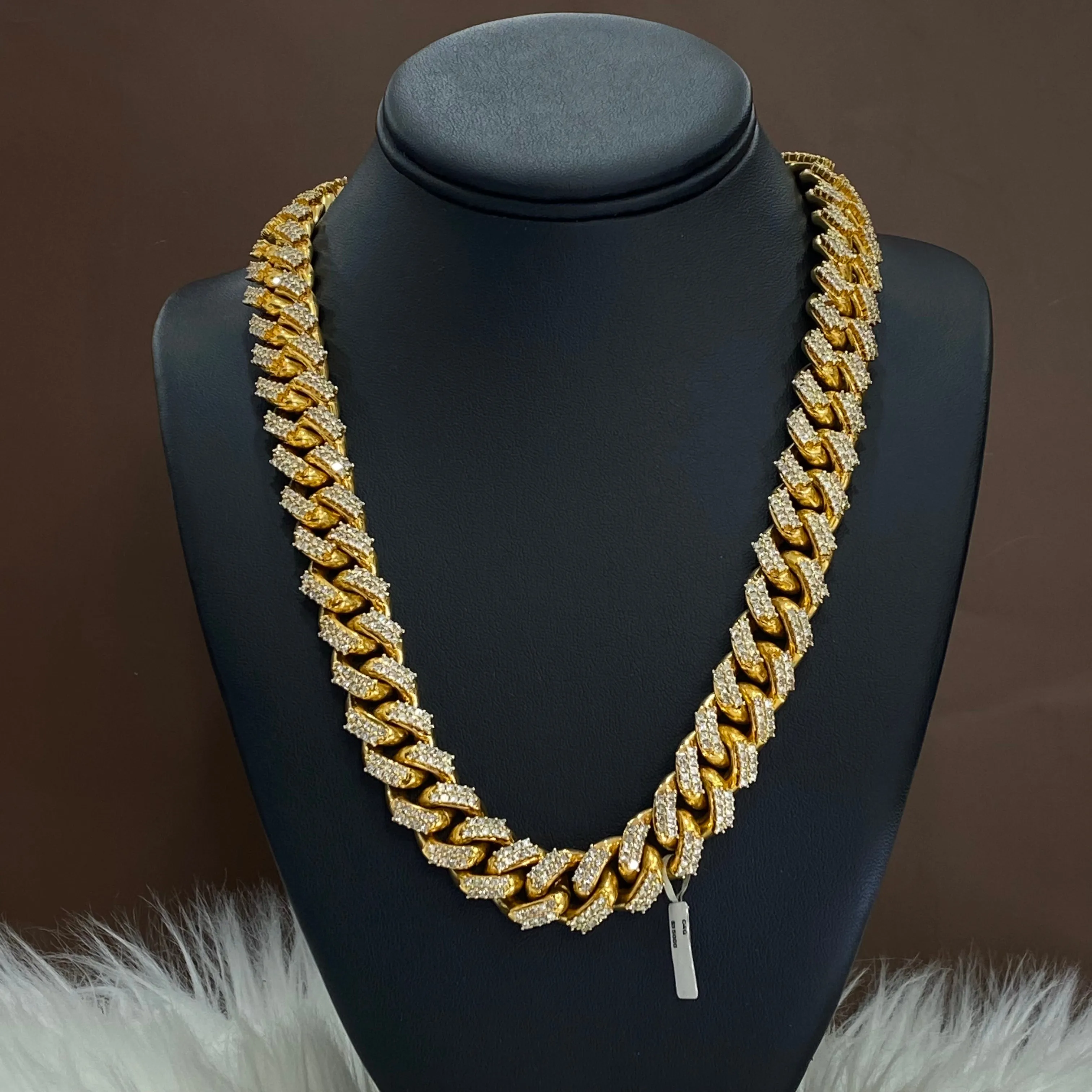 10K Yellow Gold Bustdown Cuban Link Chain With Diamond / 394.7gr / 17mm / 22in