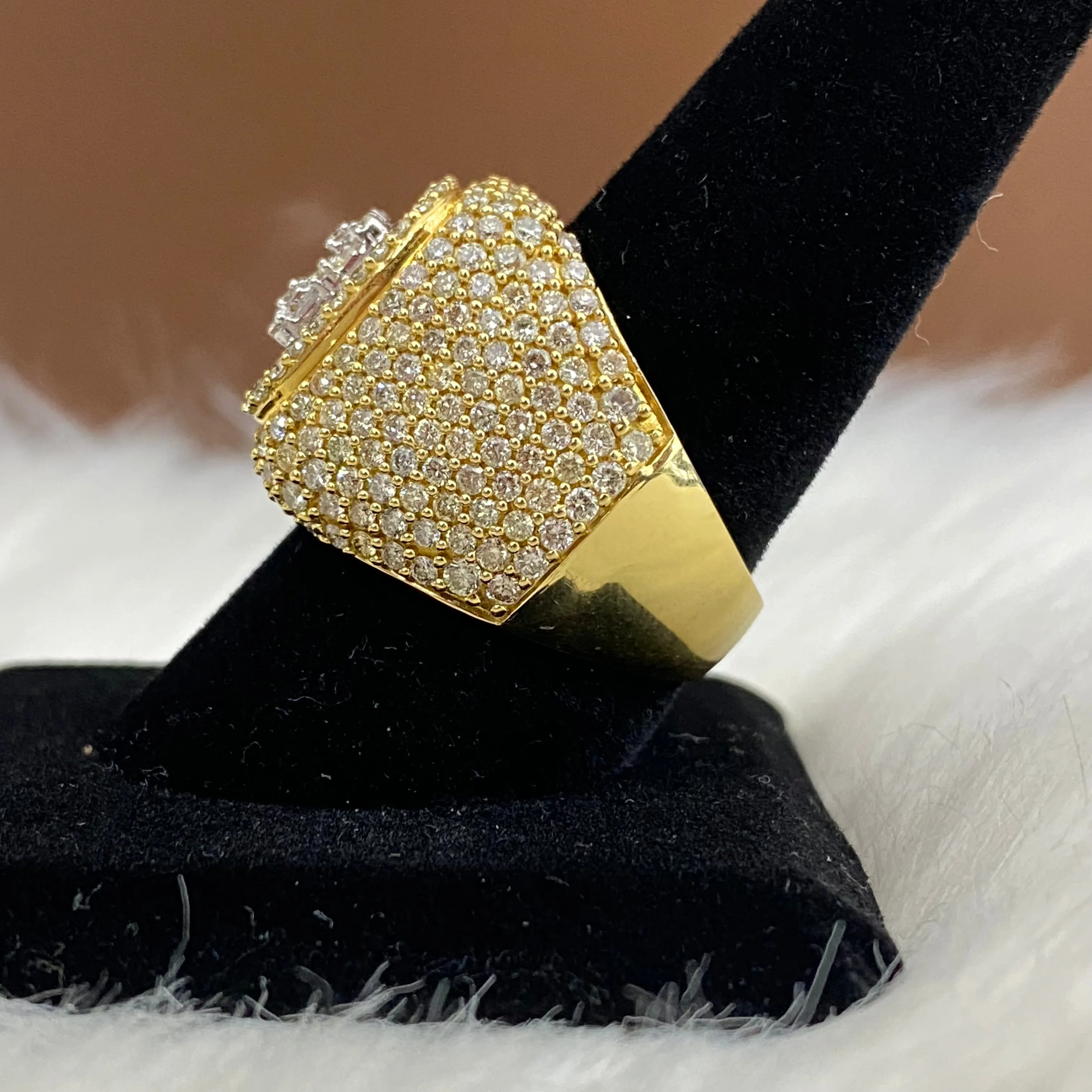 10K Yellow Gold Diamond Luxury Ring Ct Dia / 14.5gr / Size 10