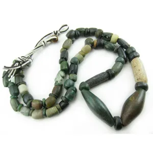 12th-16th Century Forest Green Serpentine Necklace 2