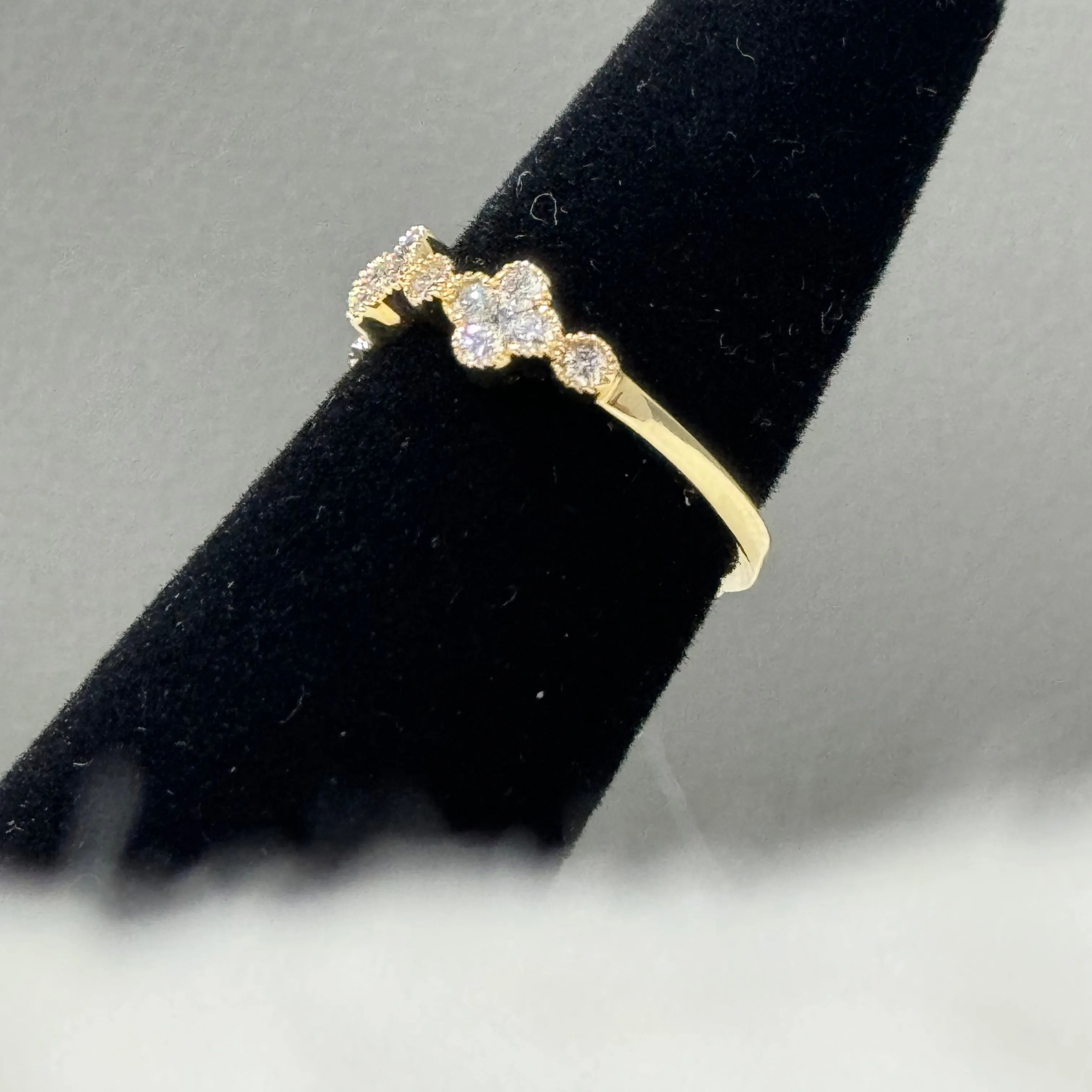 14K Yellow Gold Diamond Flower Ring 0.76Ct Dia / 3gr / Size 7