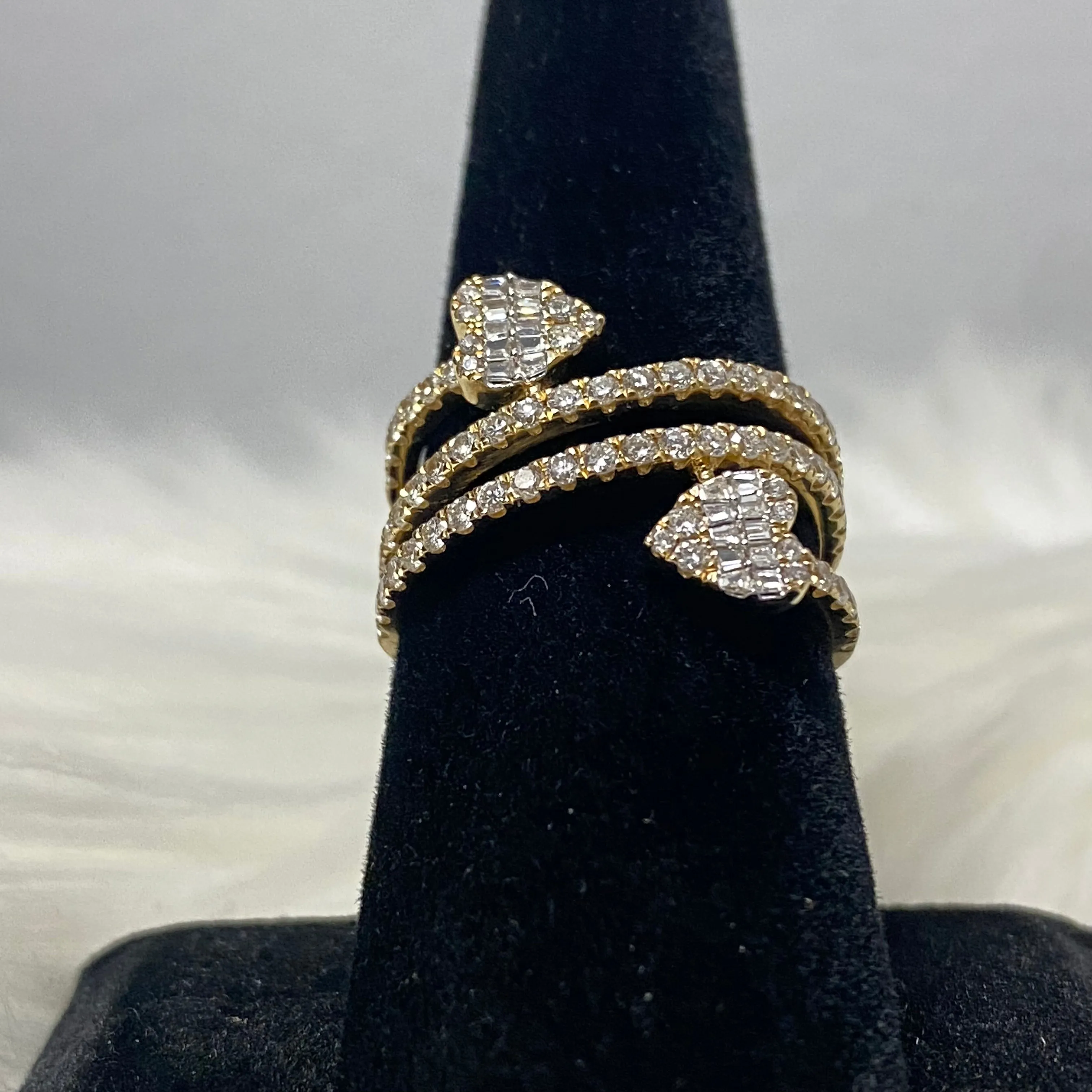 14K Yellow Gold Diamond Heart Ring 1.05Ct Dia / 5.8gr / Size 7.5