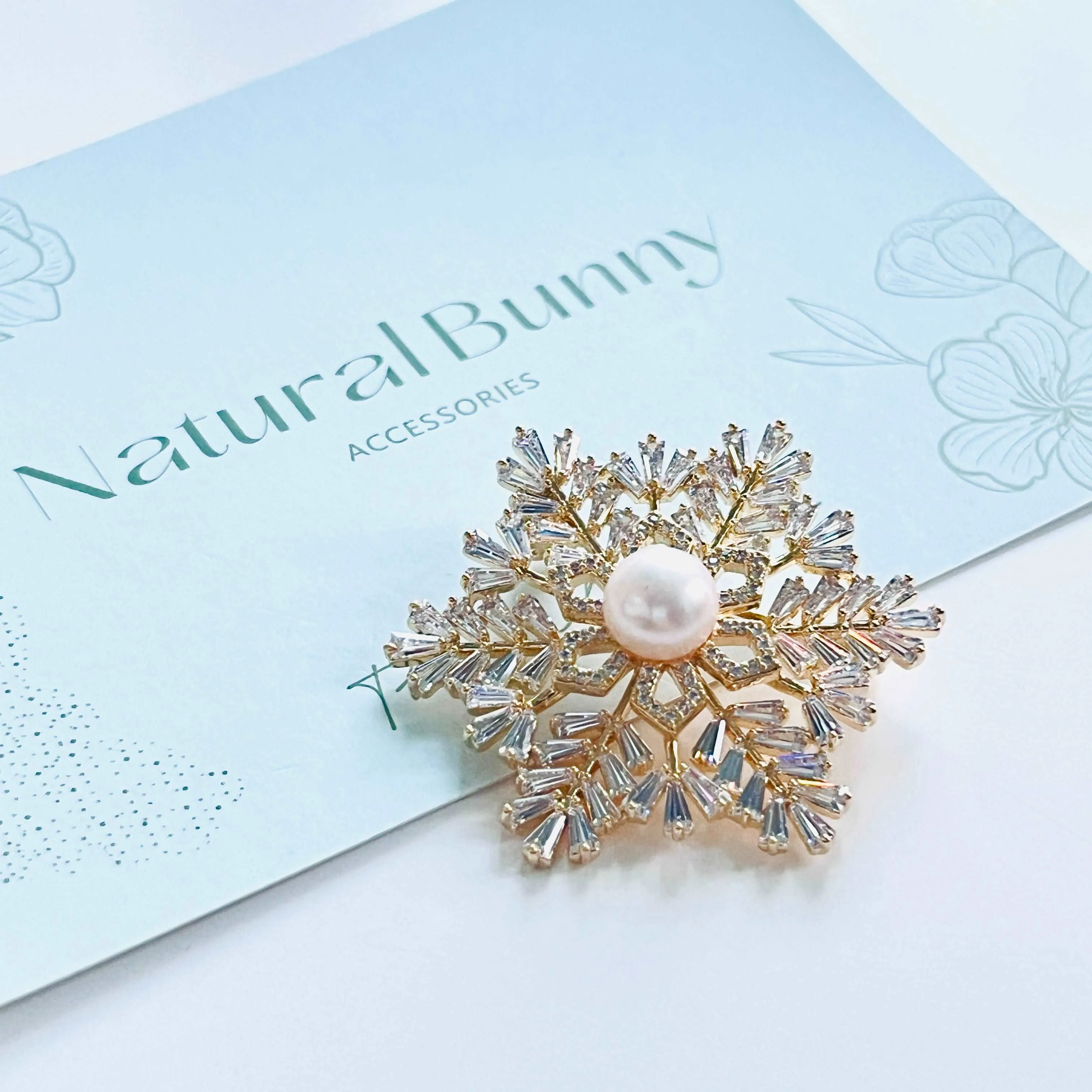 Charming Snowflake Freshwater Pearl Brooch