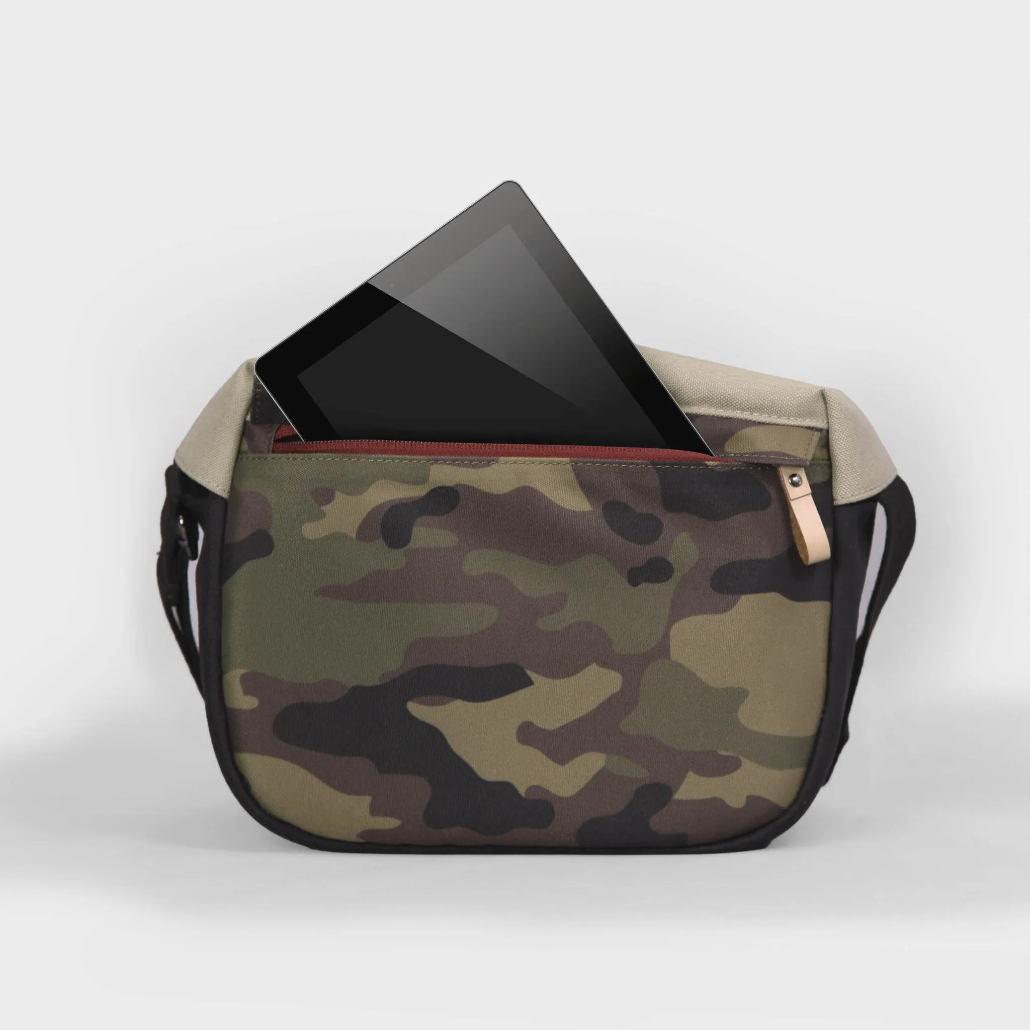 <ao2> ZKIN Cetus Camera/Travel Shoulder Bag (Camouflage green)