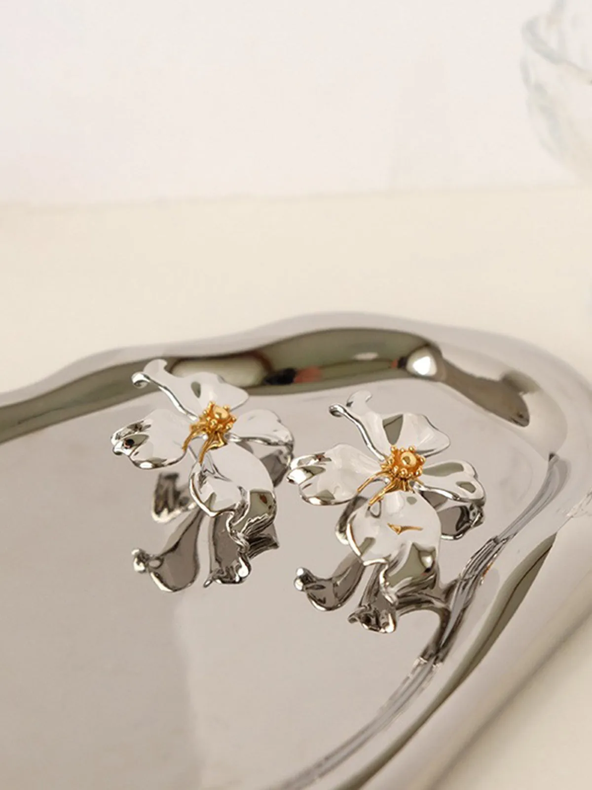 Metal Charming Flower Earrings