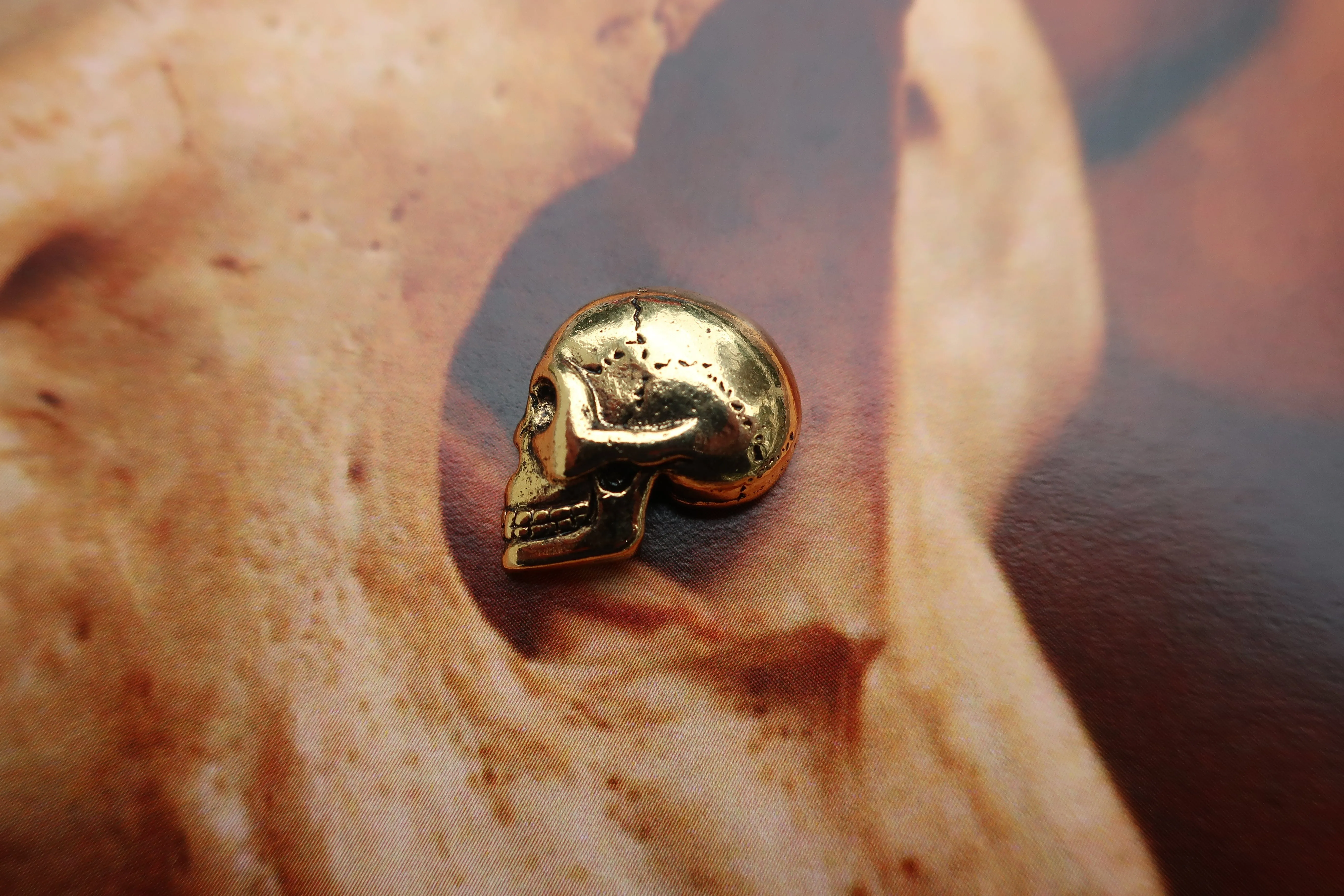 Skull Gold Lapel Pin